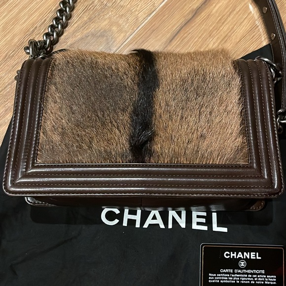 Hardly used Chanel Paris-Edinburgh Celtic Goat Fur Medium Boy Bag - Picture 3 of 17